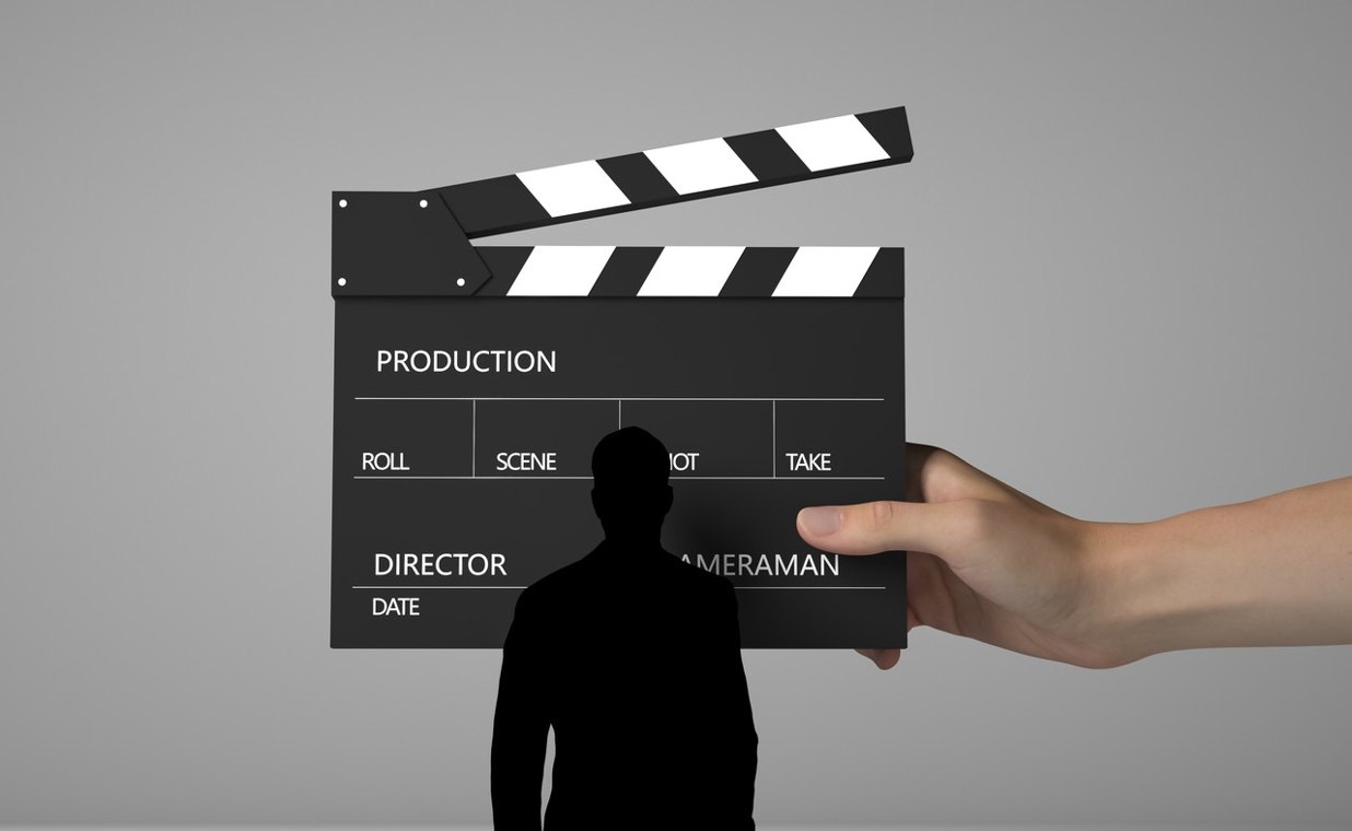电影寒冬里,影视公司们的副业有多野